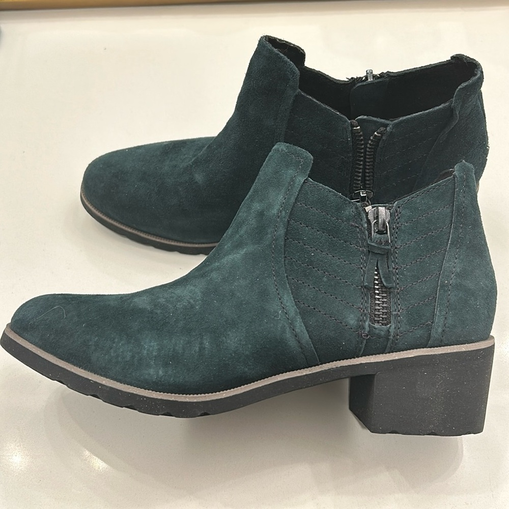 Reef suede boots
